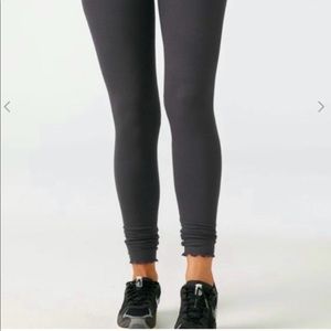 🍑S/M Joah Brown Scallop leggings charcoal grey